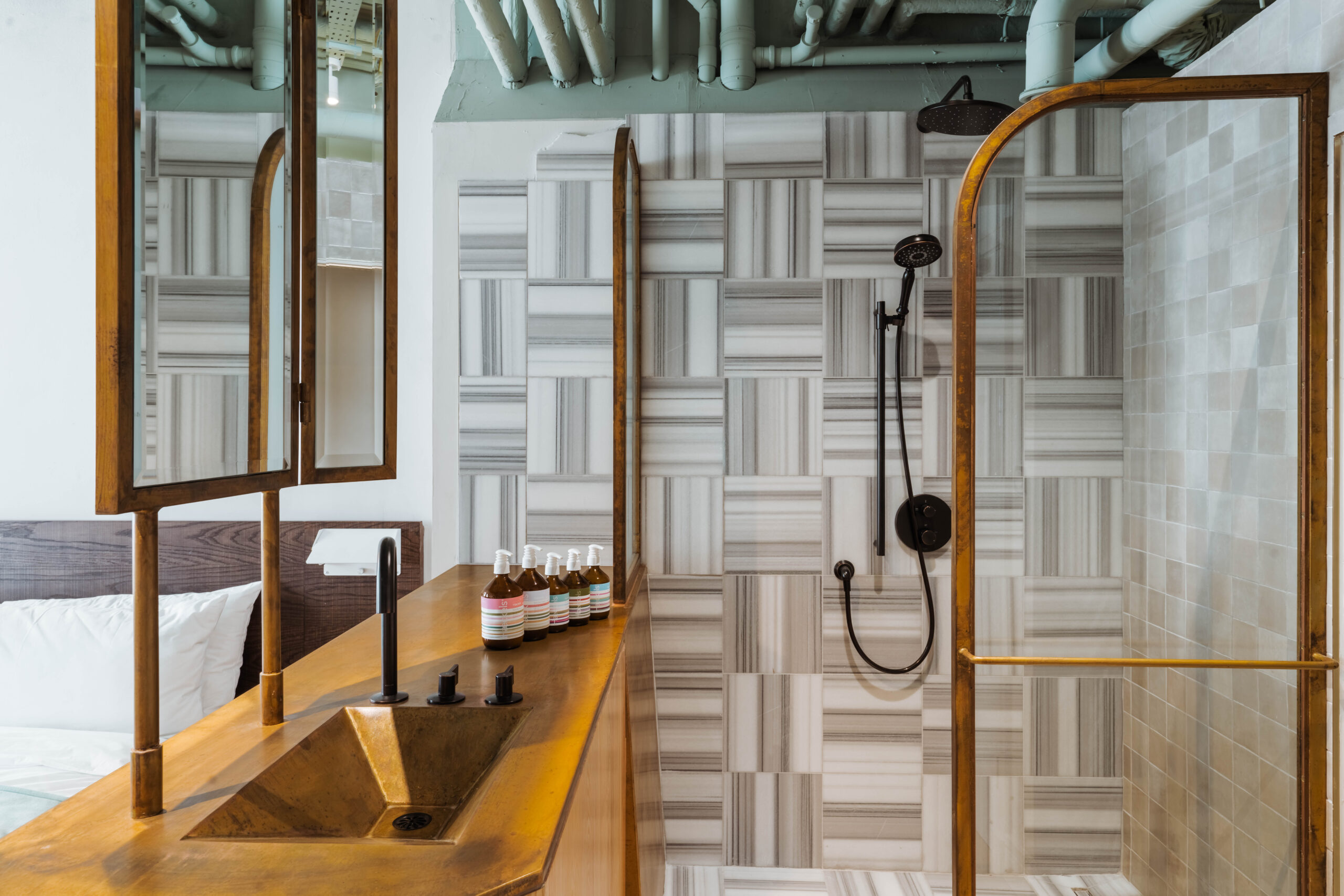 7. Alan Suite bathroom